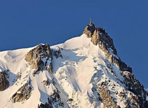阿尔卑斯山脉最高峰（阿尔卑斯山脉最高峰是什么峰）